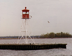 Rondeau East Pierhead Light in 1995